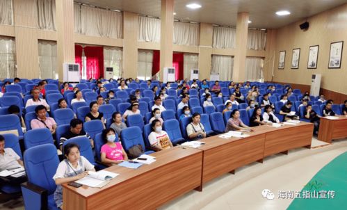 全市所有学校食堂从业人员接受食品安全与营养健康管理培训