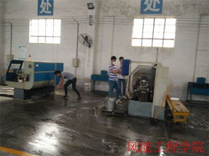 智能制造学院与风能工程学院学生会成员联合开展实训工厂志愿清扫活动