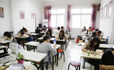 指尖绽放的美丽梦想——北京东方丽人美甲培训学校师生风采掠影